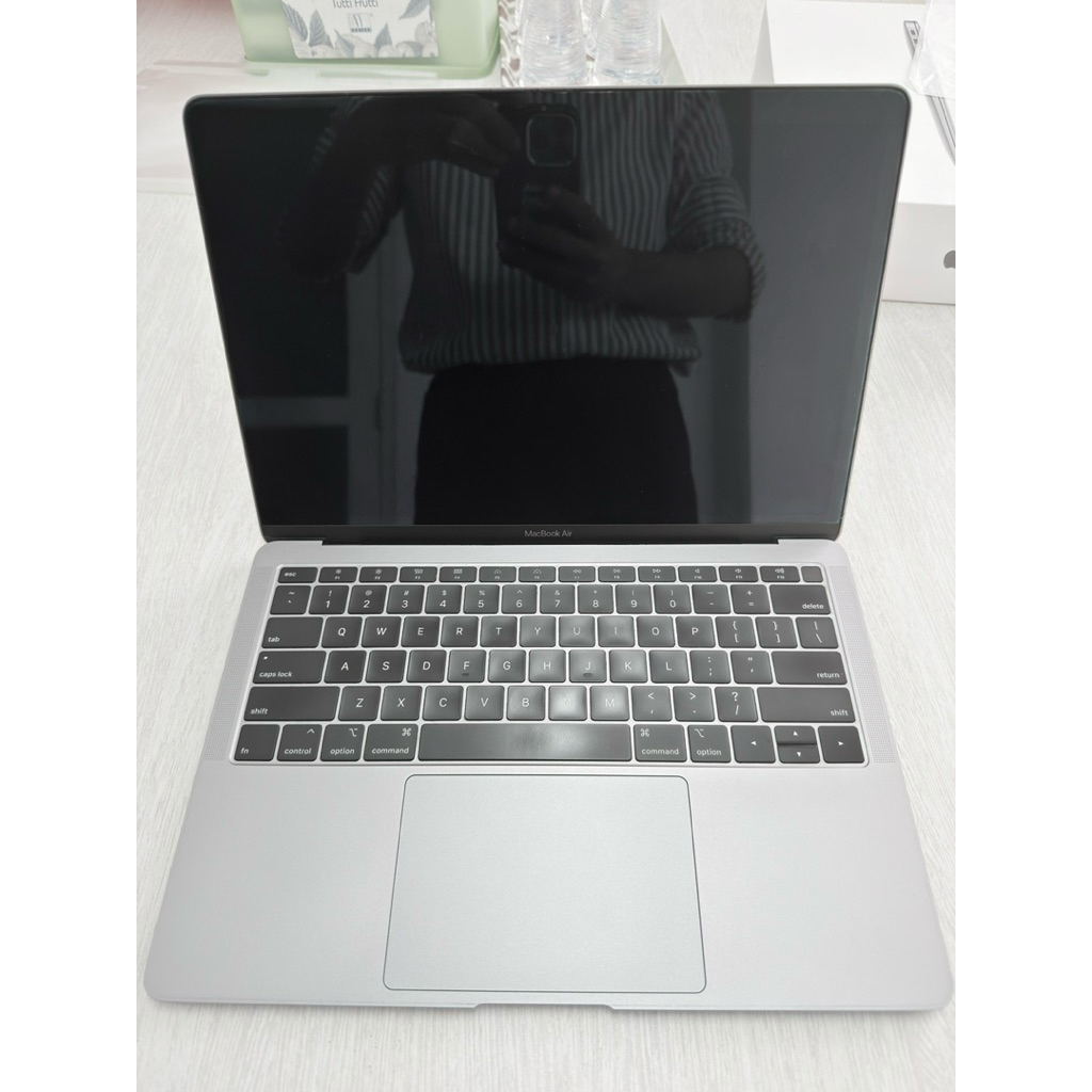 Macbook Air 13 inch A1932 2019