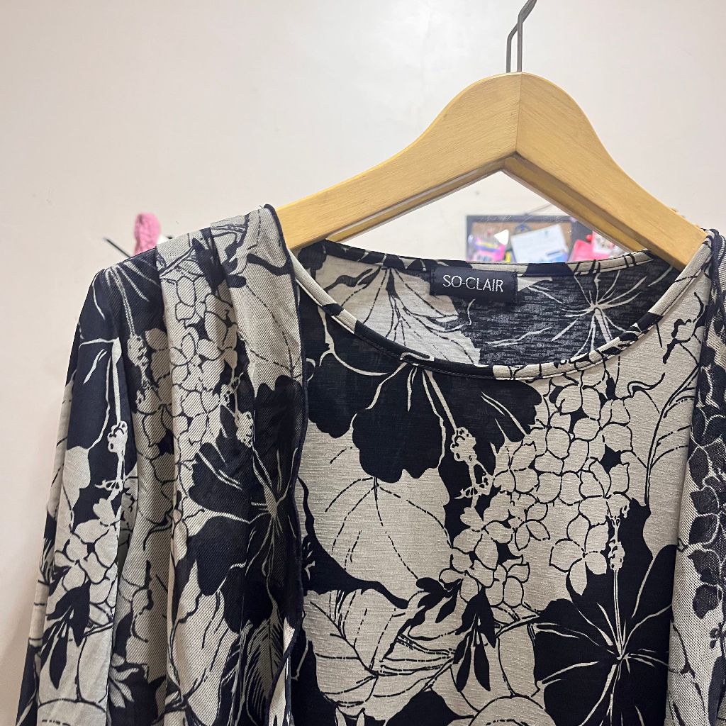Blus motif bunga