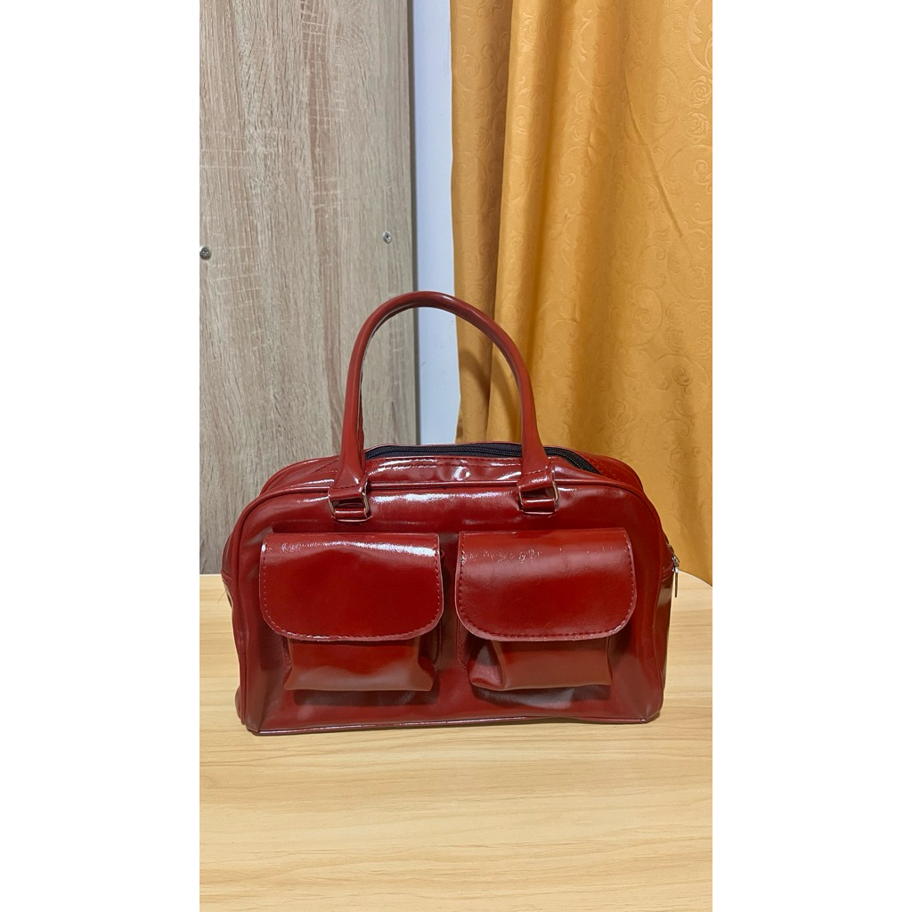 Tas Kulit Merah