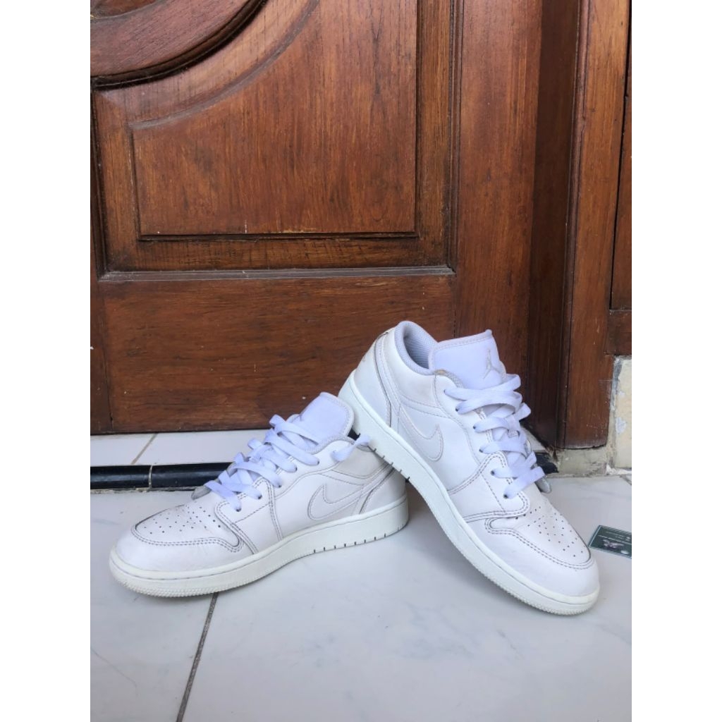 Air Jordan 1 Low White Preloved