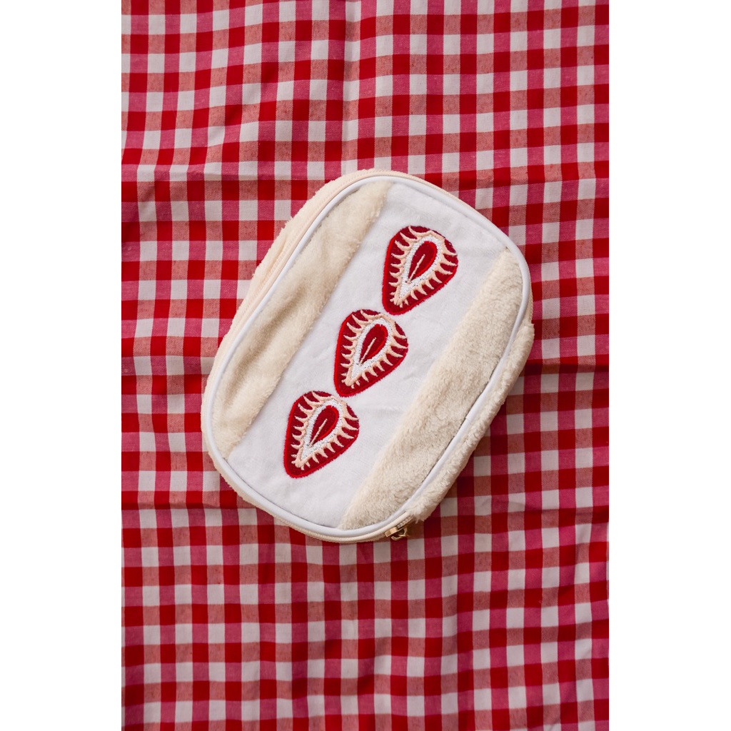 [READY] Pouch Tas Make Up Kosmetik Gambar Bordir Kue Stroberi Strawberry Shortcake Sando Dupe Wonhee