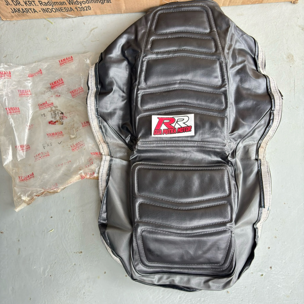 cover sarung kulit jok original ori yamaha rxs rx spesial special s yt 115 yt115 rxr nos 3HB