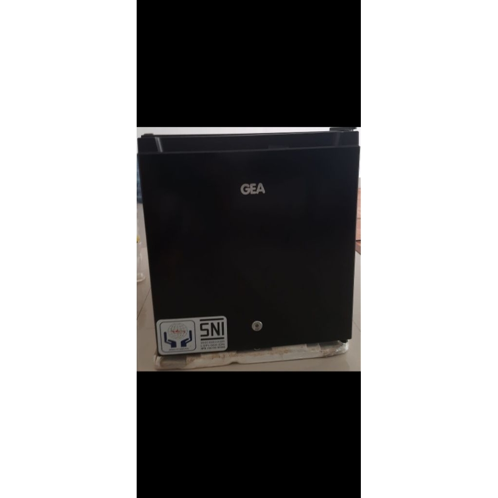 kulkas mini merek GEA bekas (MEDAN only)