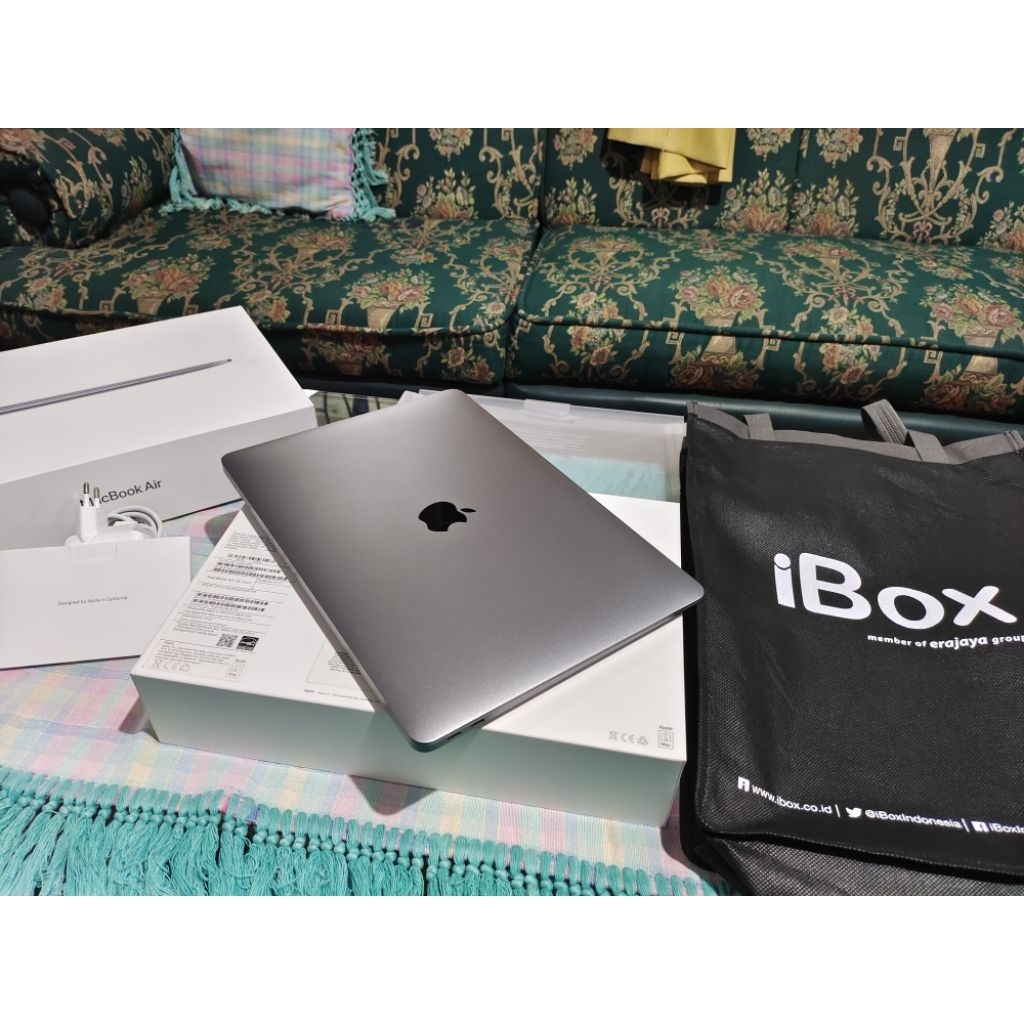 laptop macbook air m1 8/256 like new ex ibox