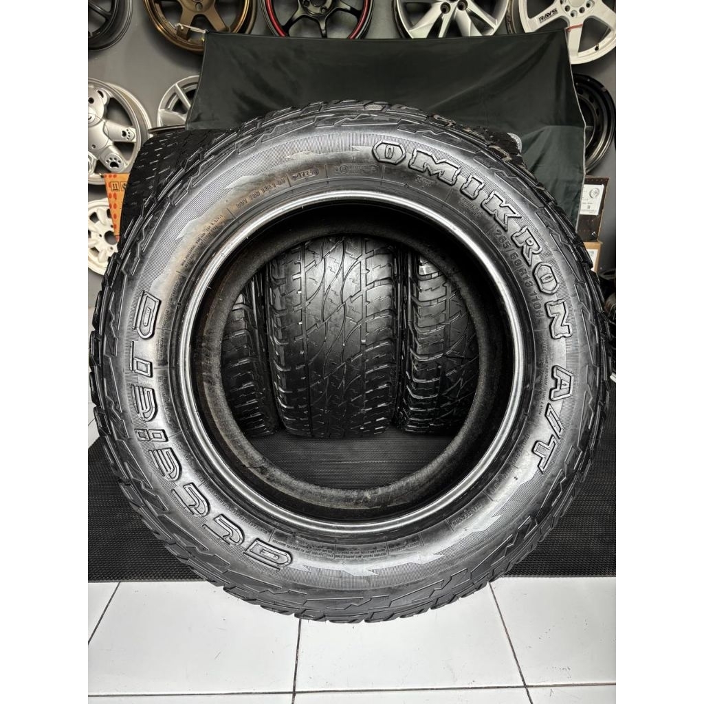 Ban Accelera omikron AT 265 60 R18