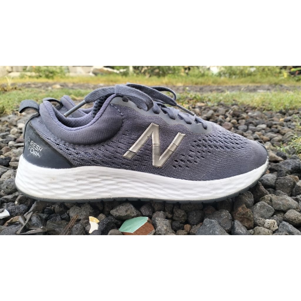 sepatu runing cewek new balance 38 second