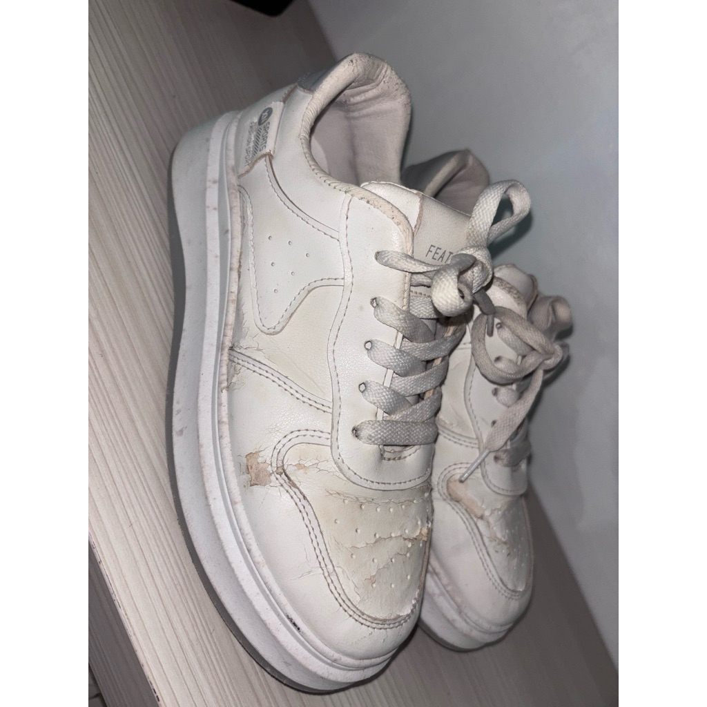 sepatu sneakers putih uk 39/40