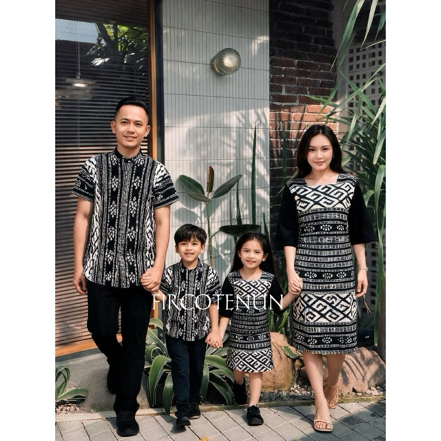 Couple Keluarga Tenun Toraja Hitam - Sarimbit Keluarga Tenun - Kemeja Tenun Pria & Dress Tenun Wanit