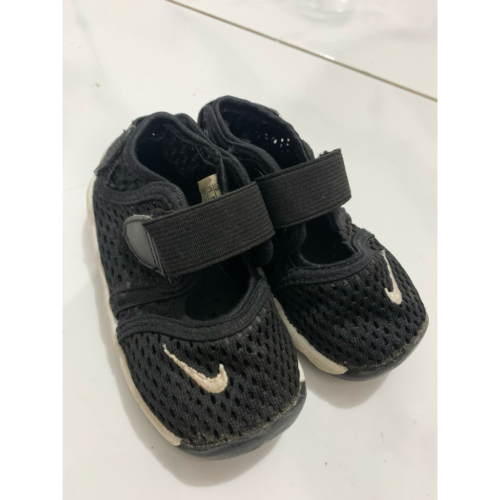 Sepatu nike anak preloved