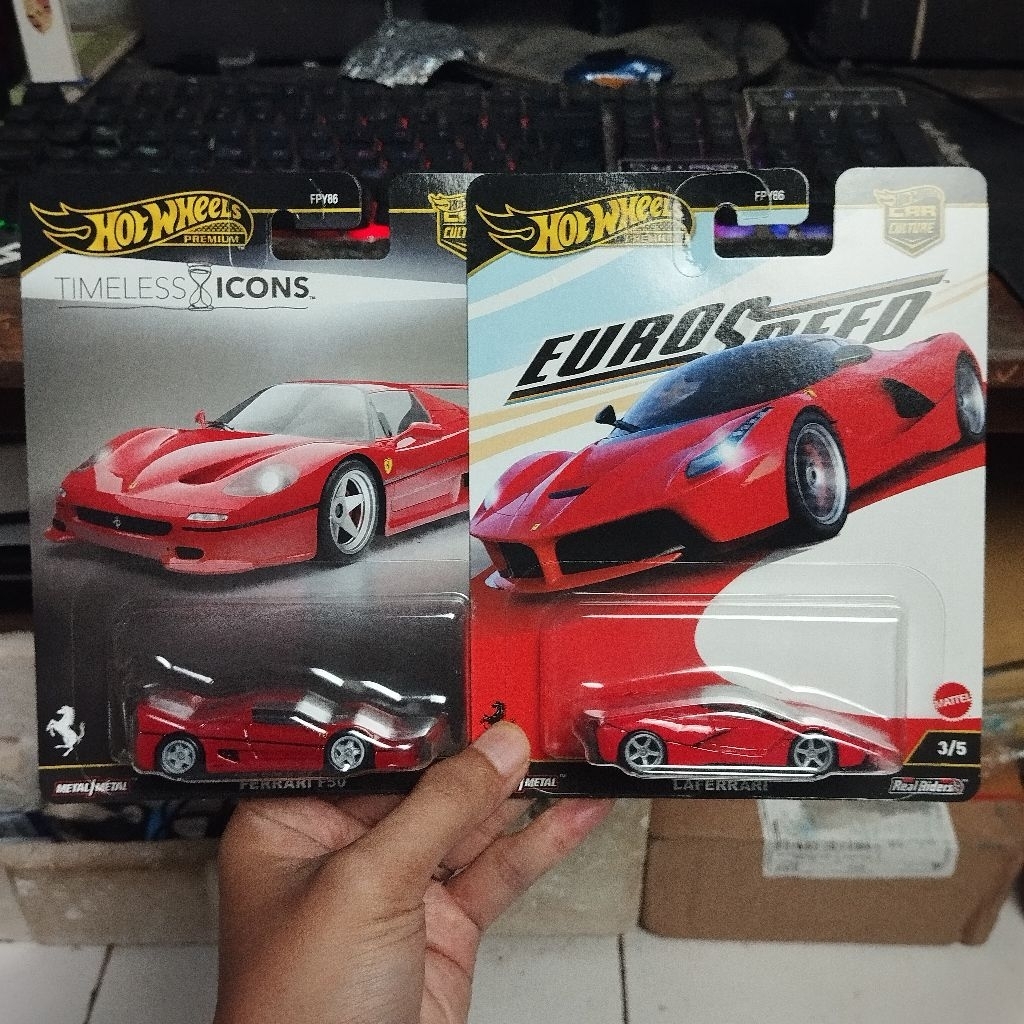 Bundling Hot Wheels Ferrari Premium (F50 & LaFerrari)
