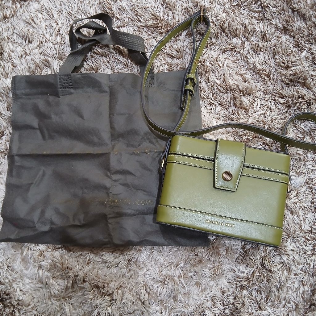 Charles & Keith Tas Box Hijau (preloved)