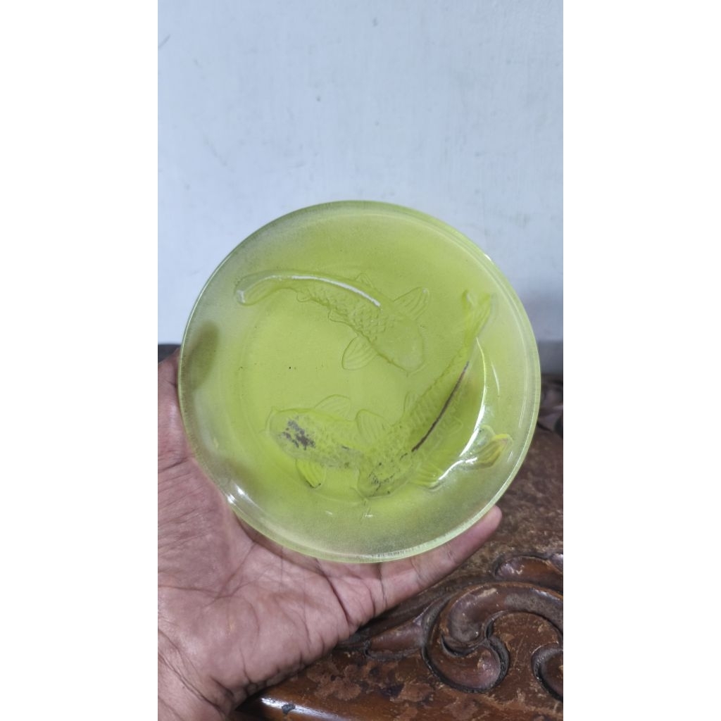 Piring Kaca Motif 3 Ikan Koi 15Cm Motif Timbul