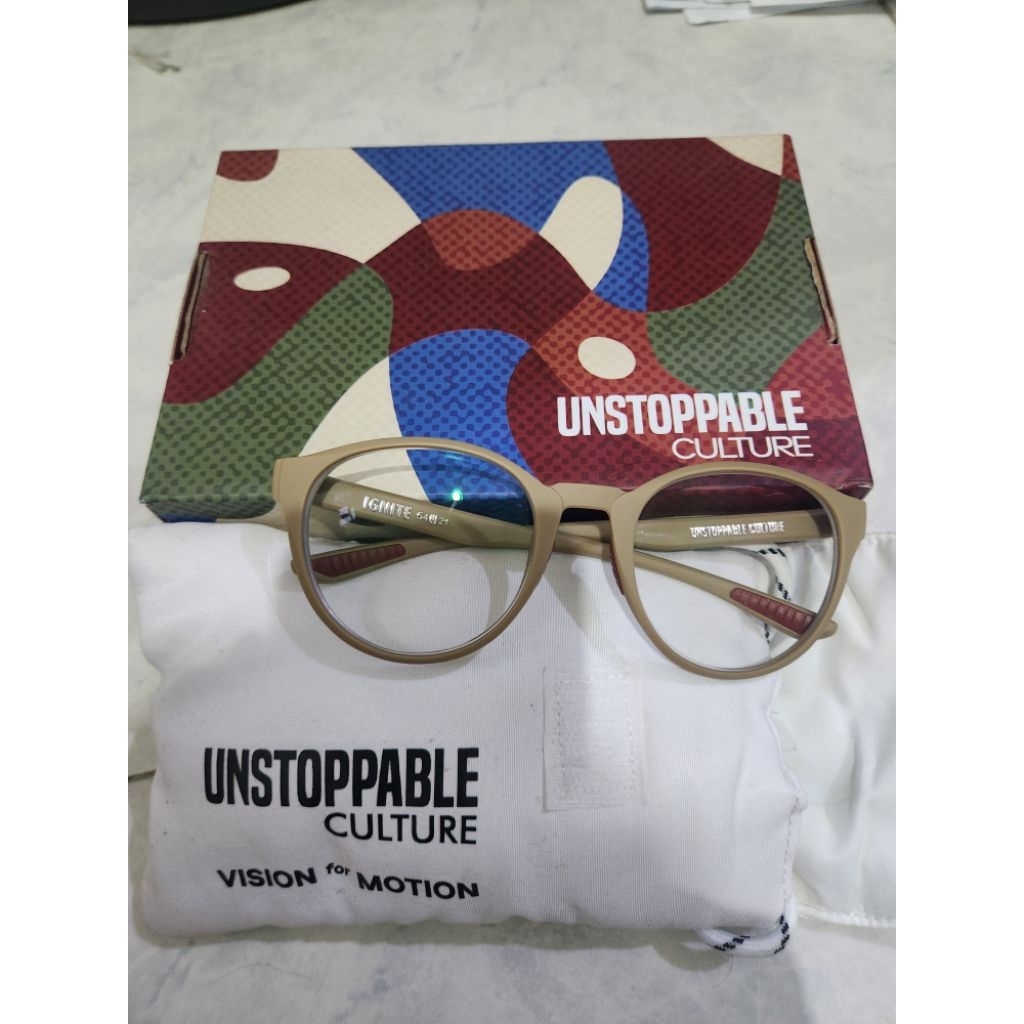 Kacamata Lari (Unstoppable Culture)