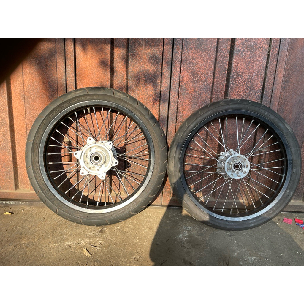 Velg semi cacing CRF