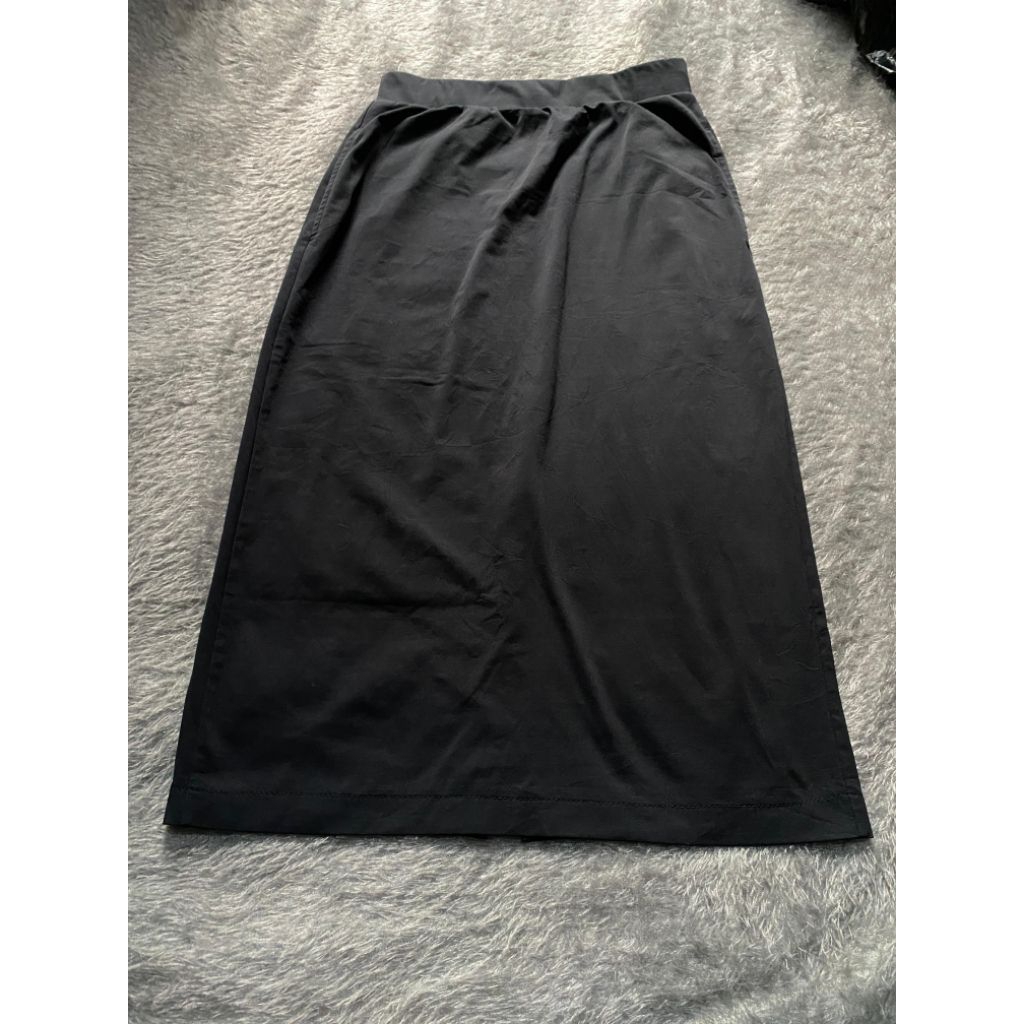 preloved rok  uniqlo