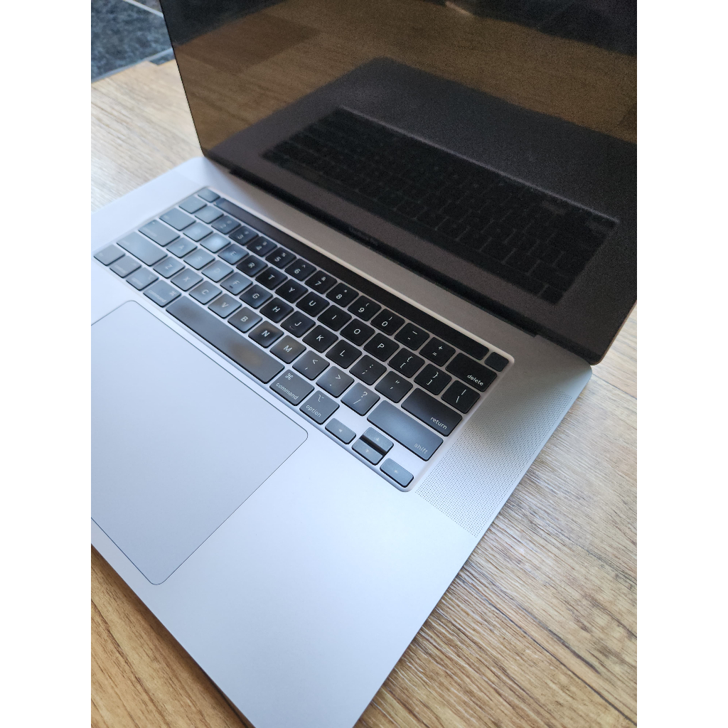 MacBook Pro 16" 2019 A2141 i7 / RAM 32GB / SSD 1TB (Mati Total)