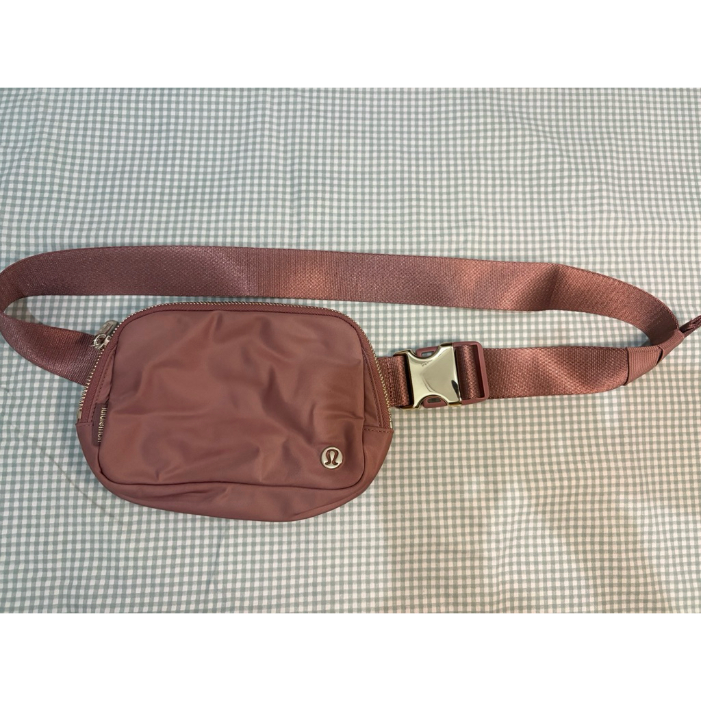 pre love Original Lululemon Everywhere Belt Bag Metal Hardware