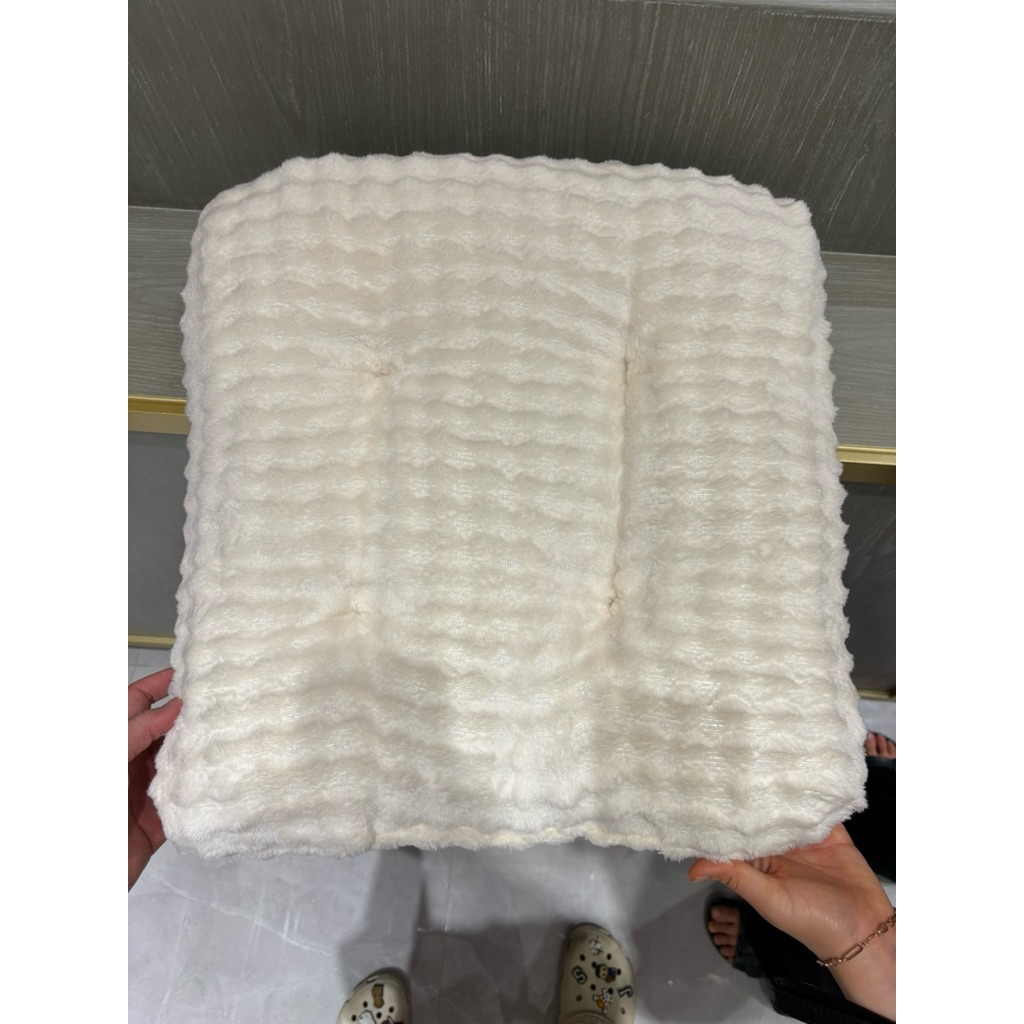 Bantal Sofa King Rabbit