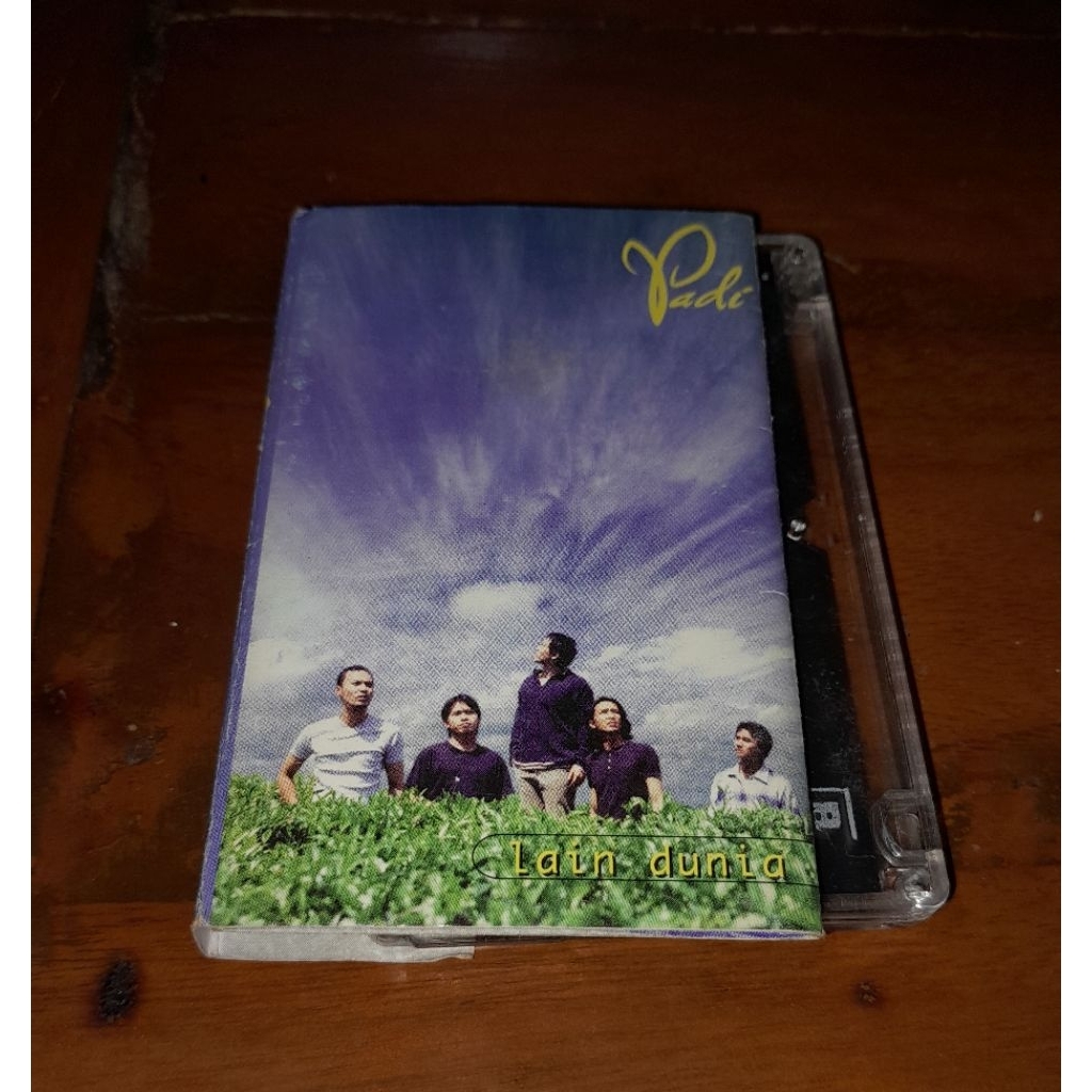 Kaset pita Padi lain dunia