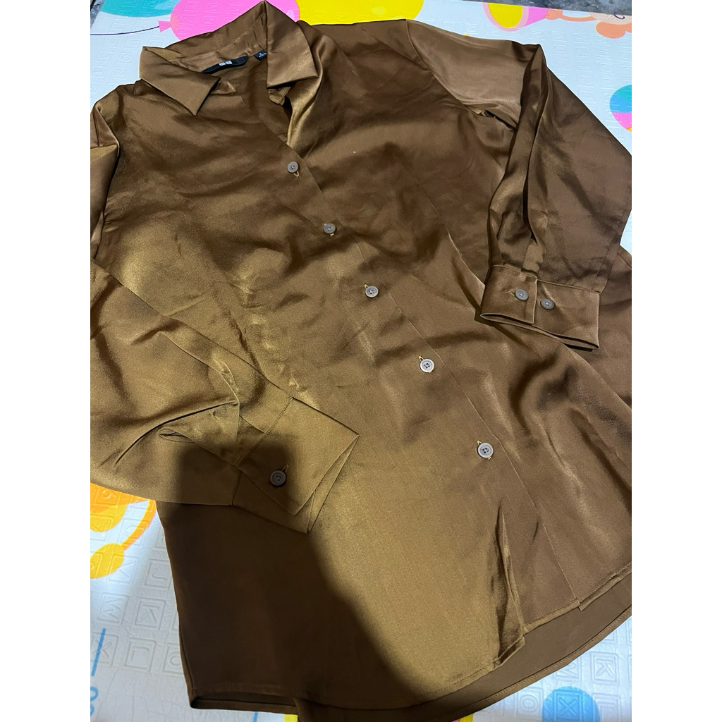 Blouse Satin Uniqlo Lengan panjang