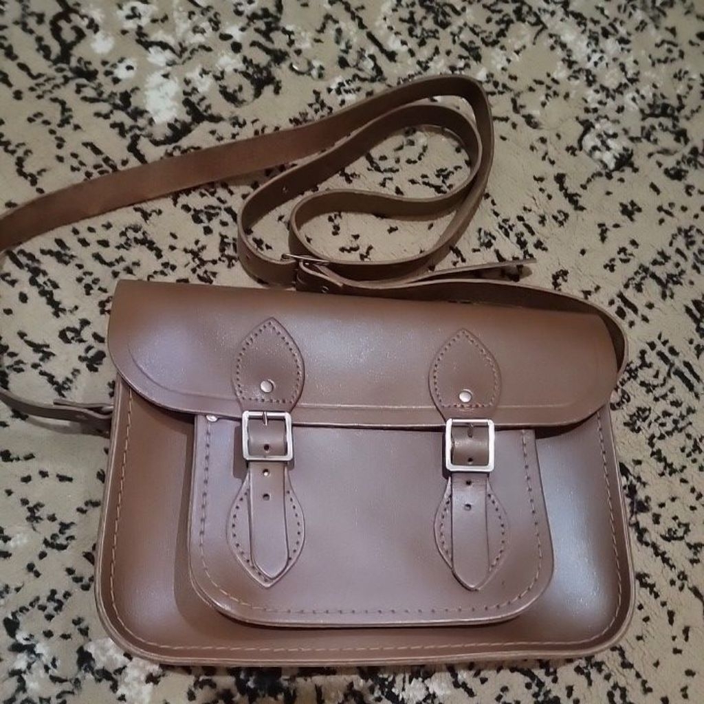 the cambridge satchel size 11