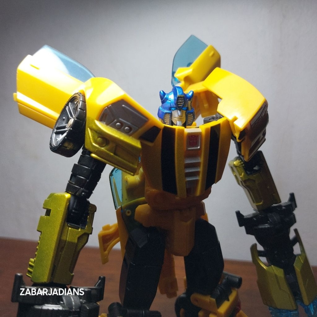 Bumblebee Goldbug Transformers Generations deluxe class