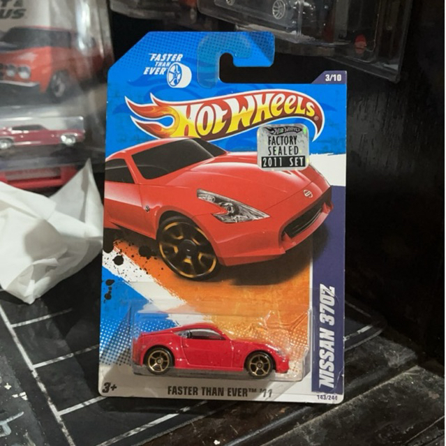 Hot Wheels Nissan 370Z Merah Factory Sealed