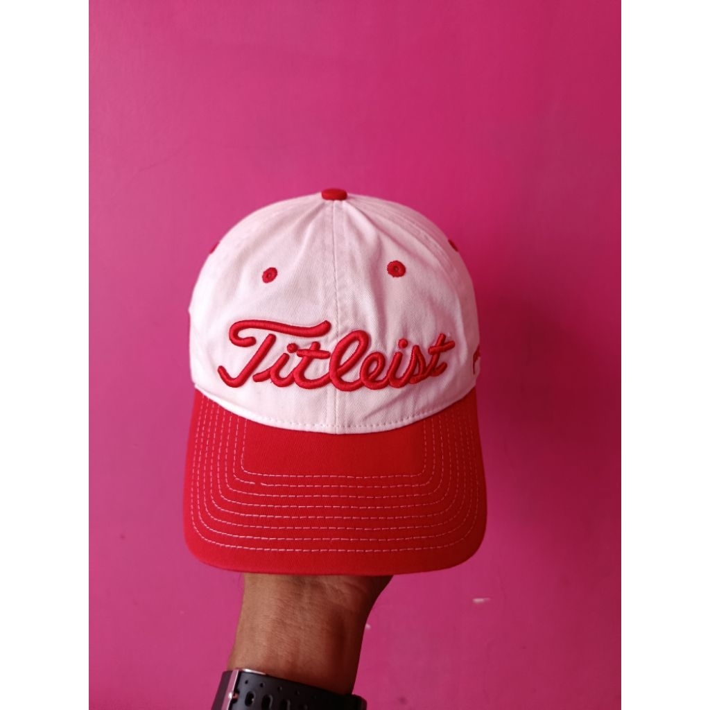 Topi golf titleist