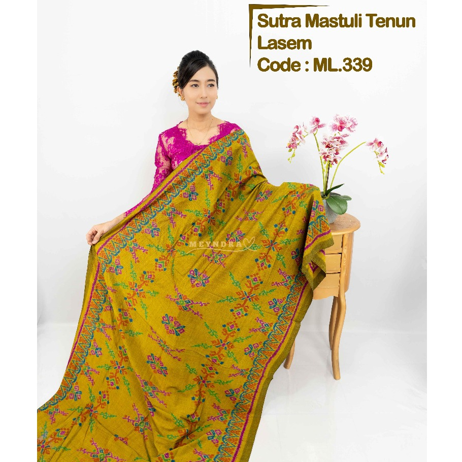 MEYNDRA BUSANA-16 : Sutra Mastuli Lasem Selendang Songket / Sutra Mastuli Bali/ Sutra Mastuli Lasem 