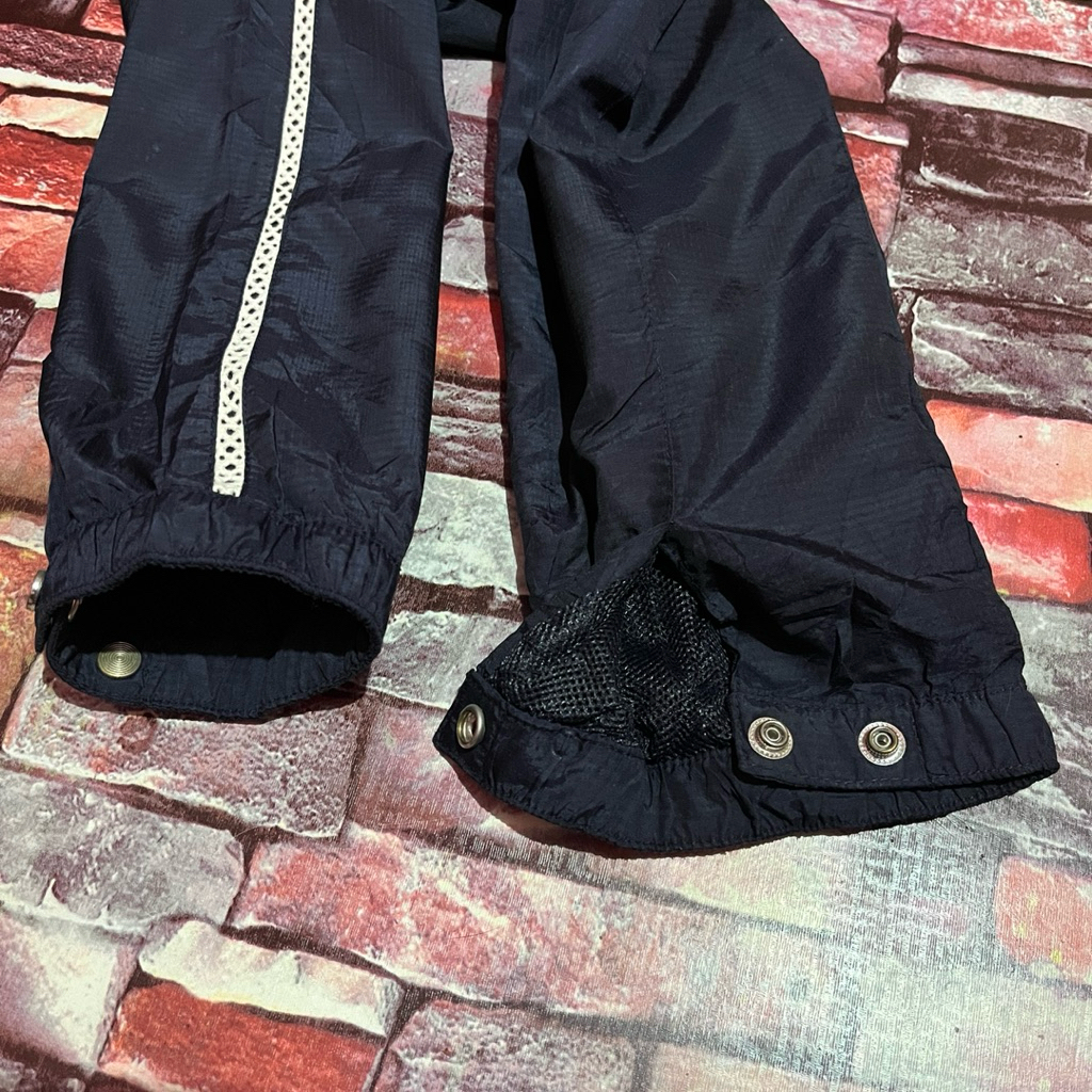 Jaket running wanita