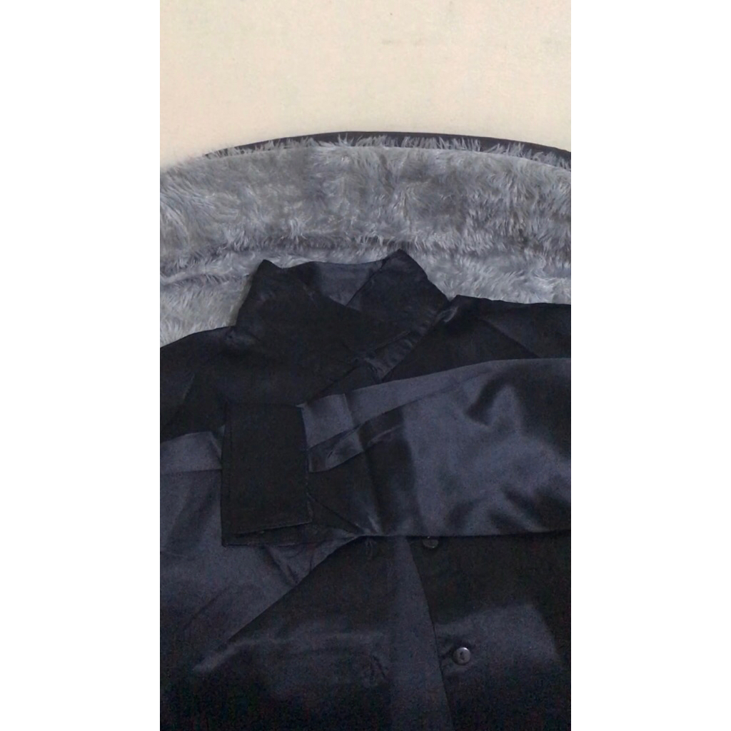 kemeja hitam satin/silk