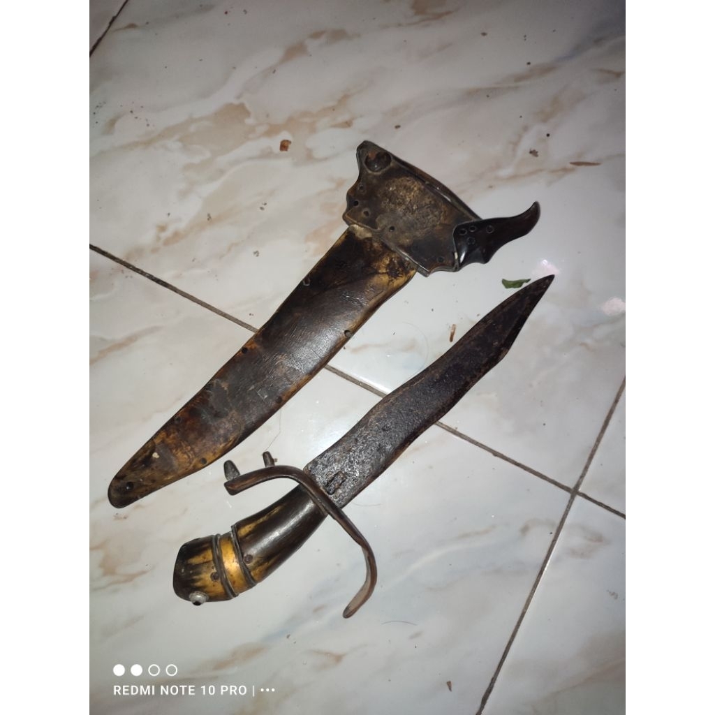 Keris pedang kuno sepuhKesultanan Cirebon sarung full tanduk