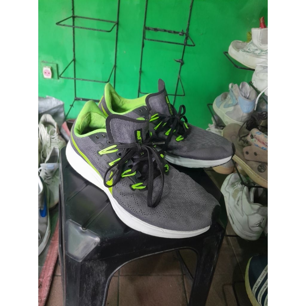 Nike Zoom Pegasus 33 (Size 43 / 27.5 cm) Second Ori