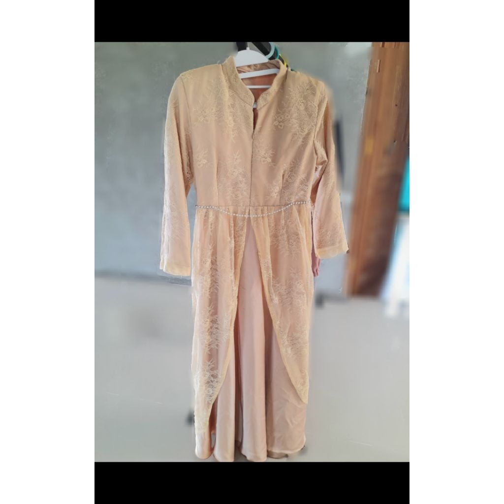 dress brokat cream preloved