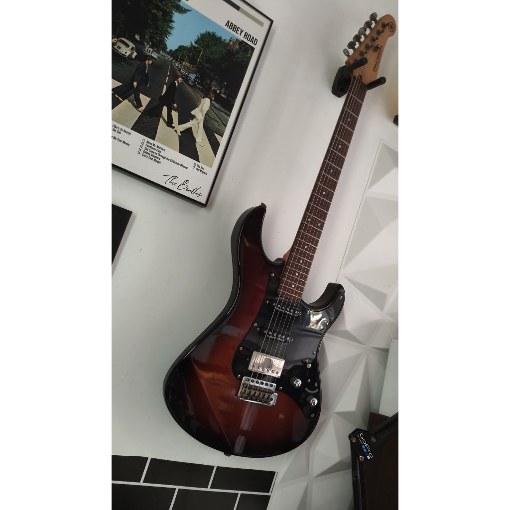 Yamaha Pasifica 112j original pickup seymour duncan