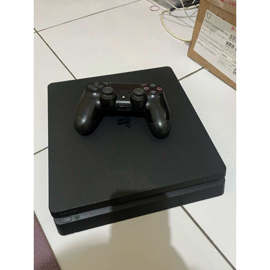 PS 4 Slim 1 TB
