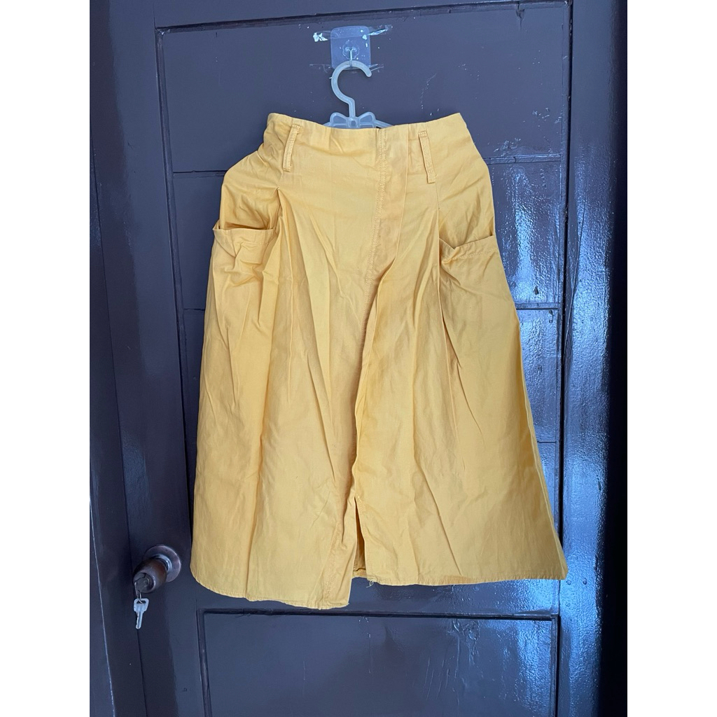 rok  warna kuning soft