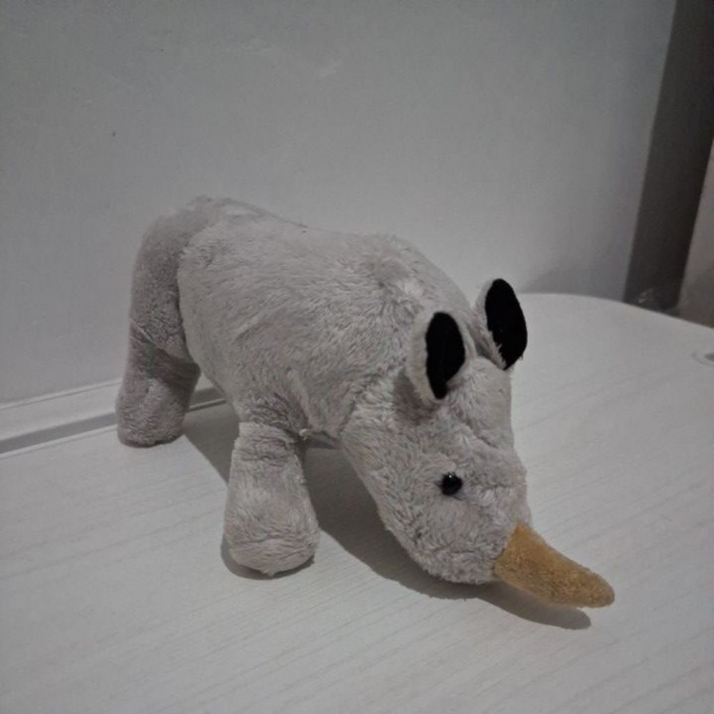 boneka badak bercula satu
