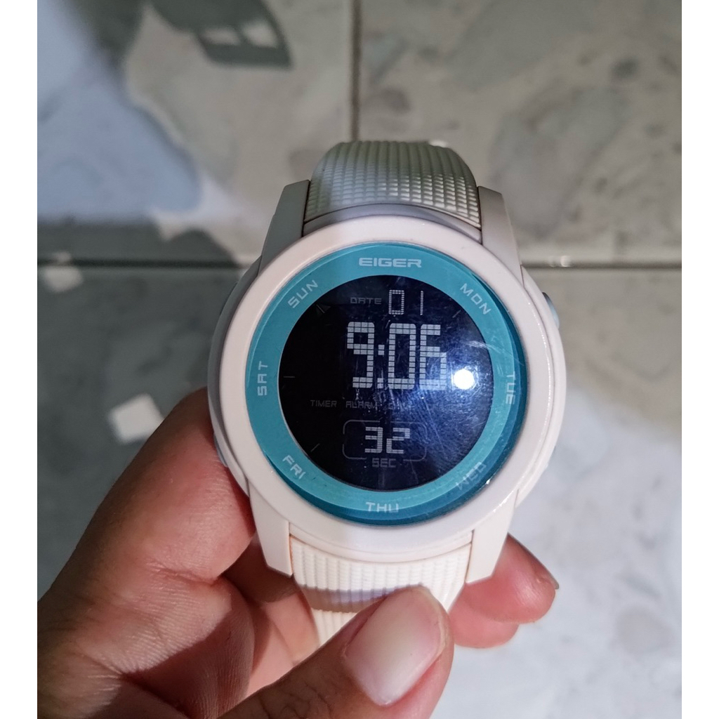 jam eiger wanita warna putih