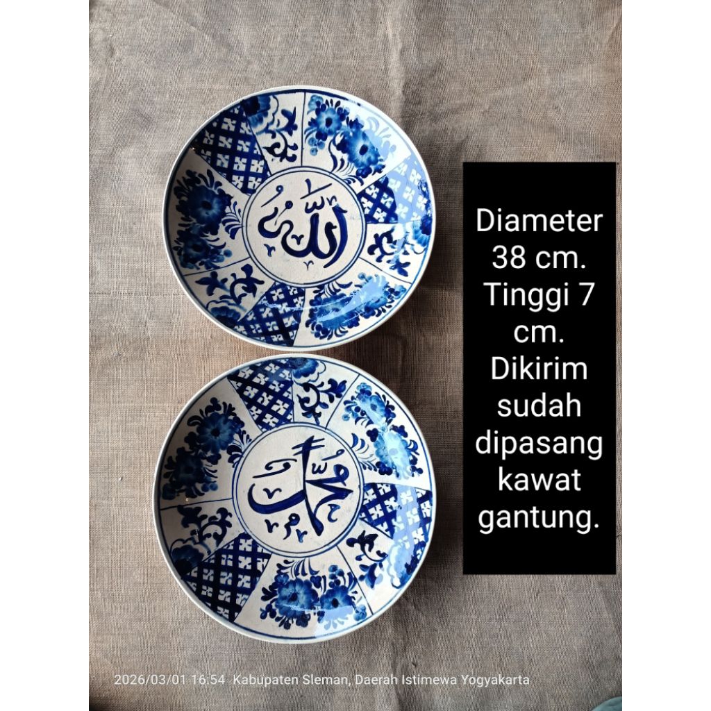 Diameter 38 cm 2 buah piring keramik lukis motif kaligrafi Allah dan Muhammad biru putih untuk dekor