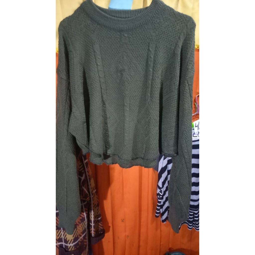 Crop sweater rajut kepang