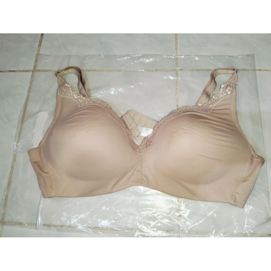 SORELLA BRA tanpa kawat ,busa tipis (preloved)  C90