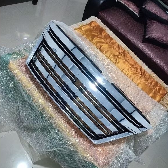 Grille Front Nissan Serena C26 Autech/Highway Star Original.