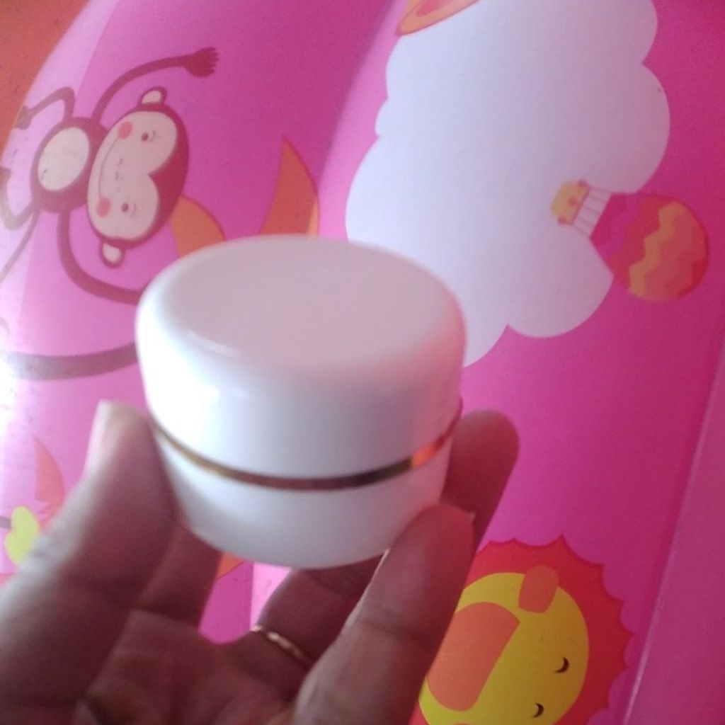 cream_siang ayu shinta