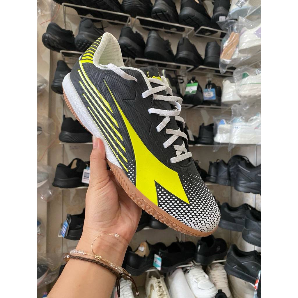 Sepatu Diadora futsal AD Size 44