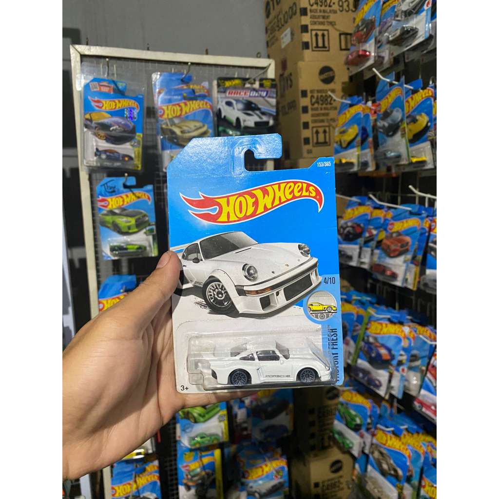 hotwheels porsche 934,5
