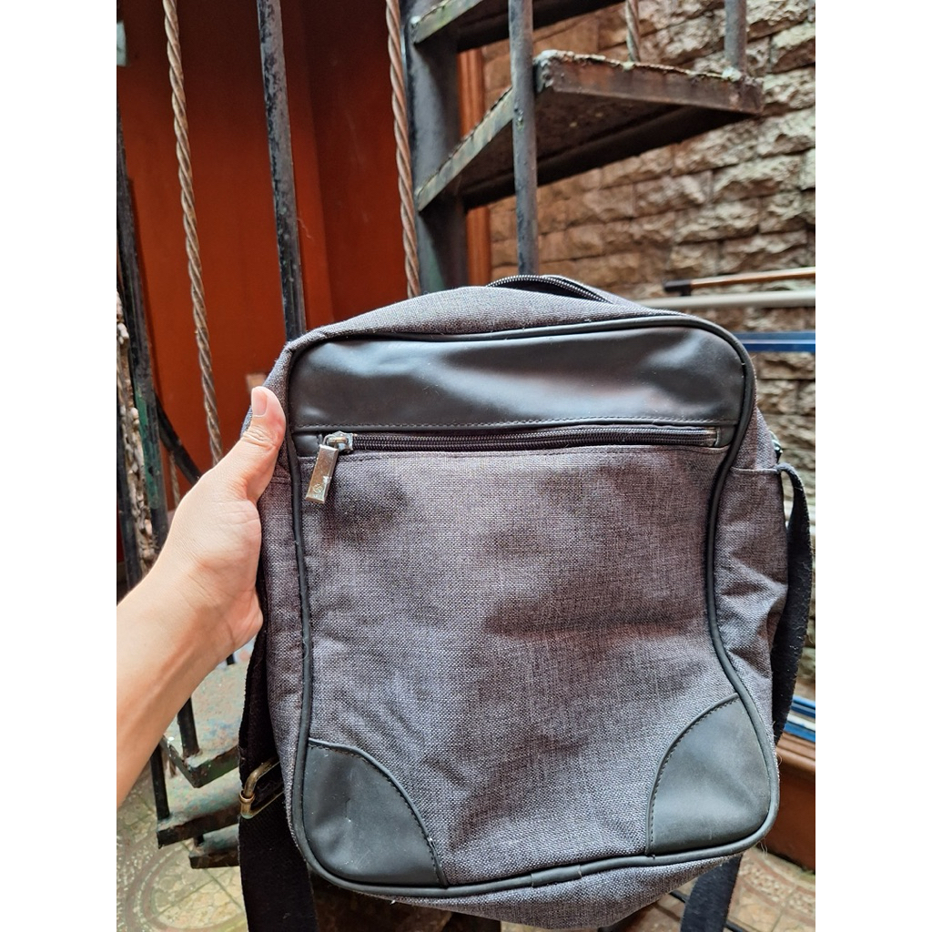 Slingbag man ch*vs (preloved)