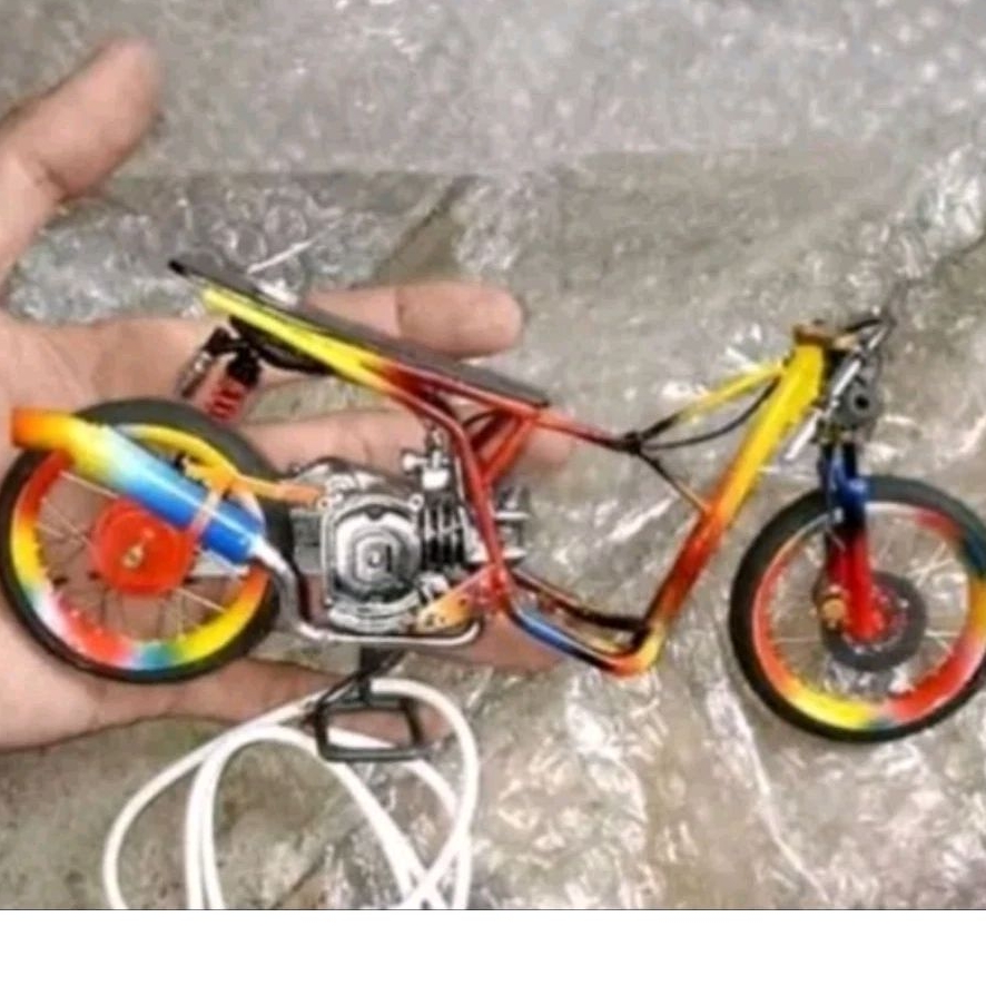 koleksi diecast miniatur motor Yamaha aerox cyber versi drag USB charger wheel