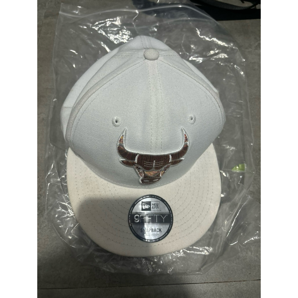 topi new era masih baru