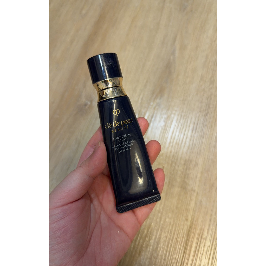 CLE DE PEAU RADIANT CREAM FOUNDATION PRELOVED ORIGINAL